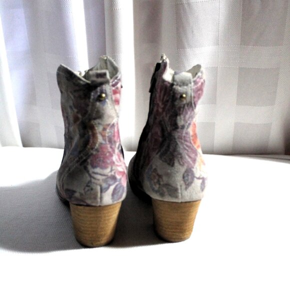 Sbicca Vintage Collection "Petunia" Suede Heeled Ankle Boots, Size 7 - Picture 4 of 10